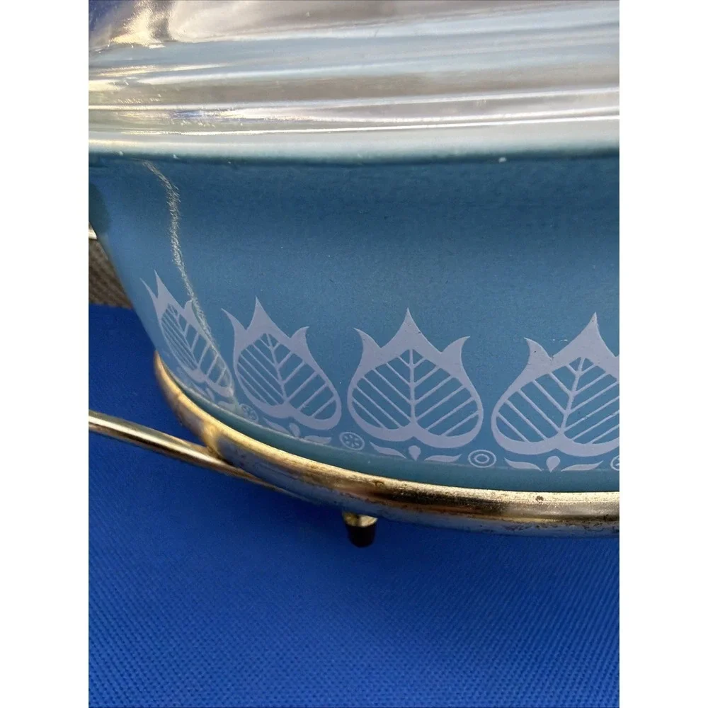 VTG Pyrex Blue Tulip 1.5 Qt Casserole Dish #043 With Cradle Handles